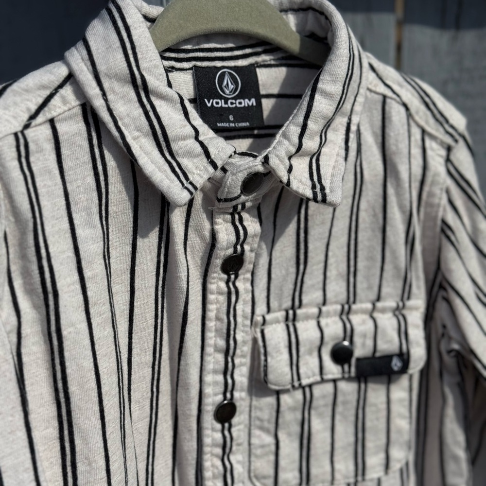 NEW Volcom Striped Shirt Boy’s size 6 Cotton Long Sleeve Casual Beach Surf 2023